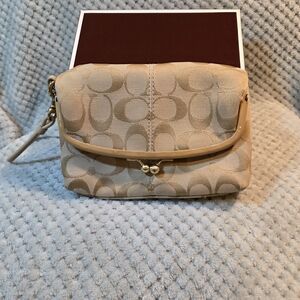 Coach Y2K Vintage Kisslock Wristlet